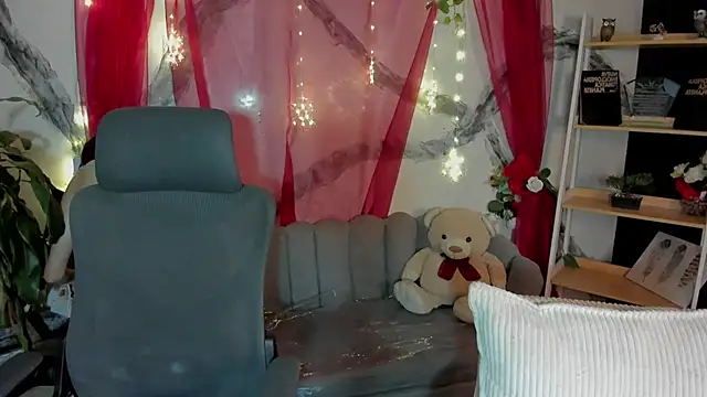 Snapshot of AlaskaFlowerss1_ chatting on 05-21-26, 04:30 AlaskaFlowerss1 online show from 05-21-26, 04:30