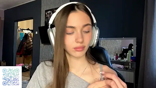 Veluxe online show from 03-26-26, 03:17