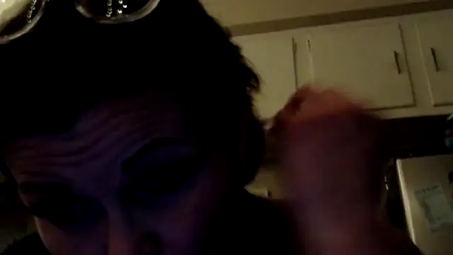 kitty-kitten82 online show from 04-06-26, 09:10