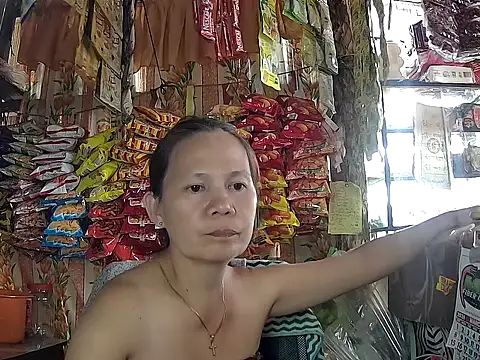 Snapshot of mommylicious_23 chatting on 05-06-26, 06:41 mommylicious 23 online show from 05-06-26, 06:41