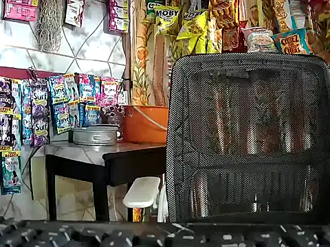Snapshot of mommylicious_23 chatting on 06-05-26, 07:03 mommylicious 23 online show from 06-05-26, 07:03
