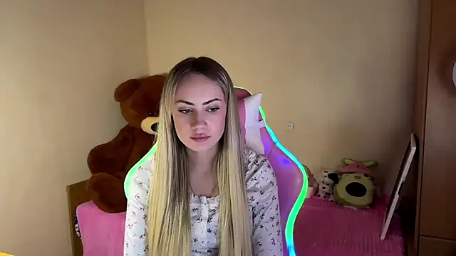 TiannaJedziniak online show from 03-21-26, 03:26