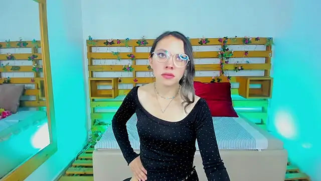 Ashley Benoit online show from 04-09-26, 01:27