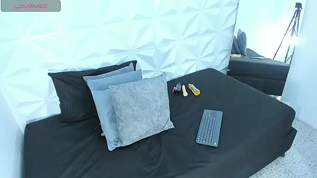 Sophia cleithon1 online show from 03-28-26, 08:19