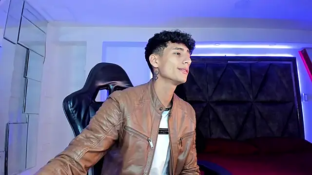 MaxiimoRomano  online show from 04-09-26, 01:05