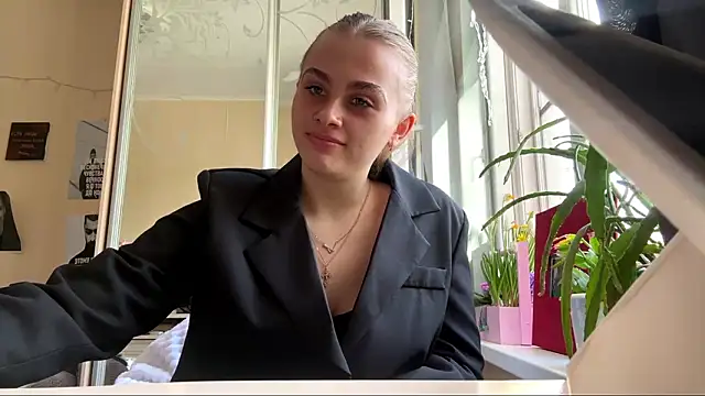 Elle GrEat online show from 03-18-26, 07:22