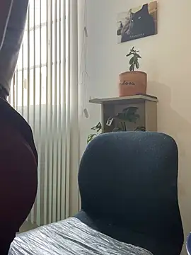 Snapshot of Roxa420 chatting on 03-17-26, 07:17 Roxa420 online show from 03-17-26, 07:17