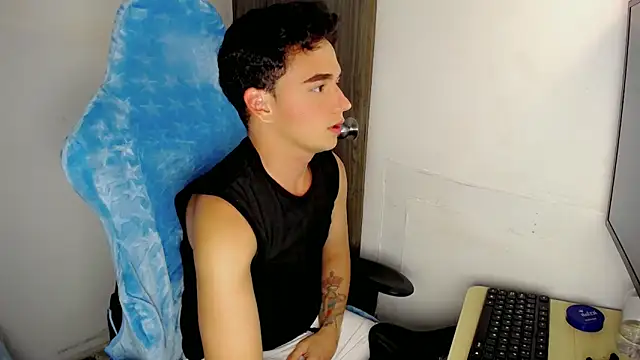 Snapshot of Mathias_twinkk chatting on 03-29-26, 05:46 Mathias twinkk online show from 03-29-26, 05:46