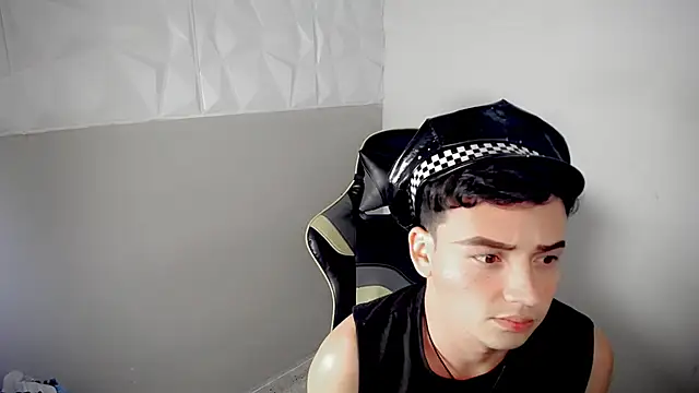 Snapshot of Mathias_twinkk chatting on 04-15-26, 04:36 Mathias twinkk online show from 04-15-26, 04:36