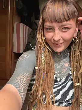 Snapshot of HornyHippy1 chatting on 03-18-26, 11:02 HornyHippy1 online show from 03-18-26, 11:02