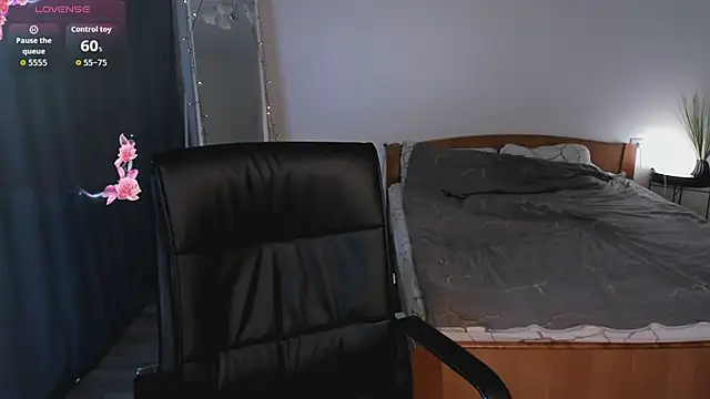 IceIcebabe  online show from 07-18-26, 01:10