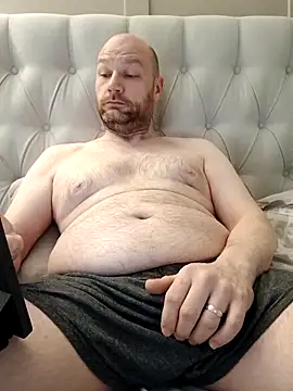 Snapshot of pitch_122 chatting on 04-06-26, 06:47 pitch 122 online show from 04-06-26, 06:47