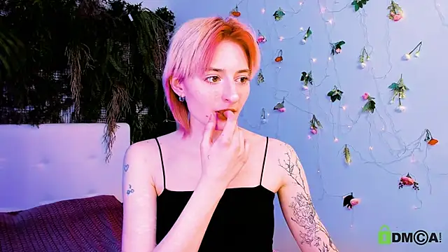 Snapshot of Kira__Cutie chatting on 05-15-26, 11:56 Kira Cutie online show from 05-15-26, 11:56