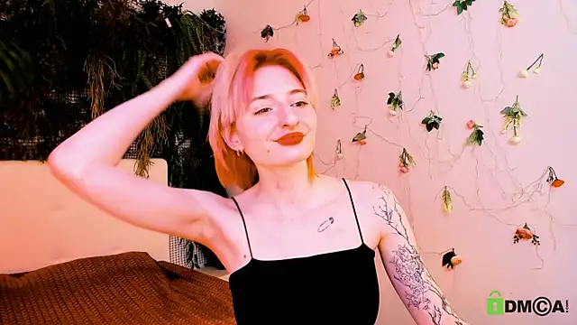 Snapshot of Kira__Cutie chatting on 05-16-26, 12:07 Kira Cutie online show from 05-16-26, 12:07