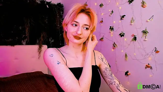 Snapshot of Kira__Cutie chatting on 05-16-26, 12:29 Kira Cutie online show from 05-16-26, 12:29