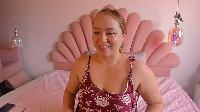 Snapshot of SabrinaVantress chatting on 05-24-26, 08:47 SabrinaVantress online show from 05-24-26, 08:47