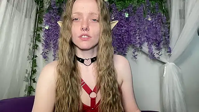 Snapshot of ElfGirlAna chatting on 06-25-26, 02:43 ElfGirlAna online show from 06-25-26, 02:43