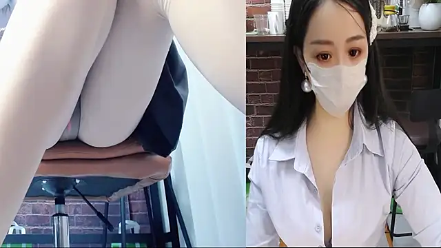 Snapshot of Latte-01 chatting on 04-28-26, 04:23 Latte-01 online show from 04-28-26, 04:23