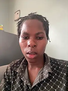 Snapshot of vvhffrd chatting on 03-24-26, 12:43 vvhffrd online show from 03-24-26, 12:43