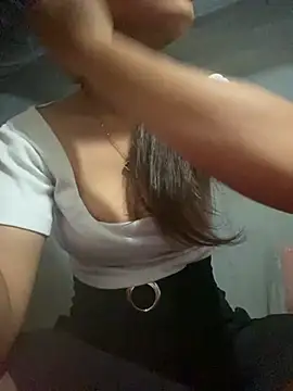 Snapshot of Emmi_cute9x chatting on 07-11-26, 12:35 Emmi cute9x online show from 07-11-26, 12:35