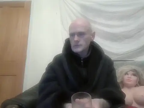 Snapshot of Useless_Wanker chatting on 03-28-26, 03:17 Useless Wanker online show from 03-28-26, 03:17