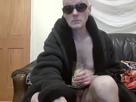 Snapshot of Useless_Wanker chatting on 03-31-26, 12:56 Useless Wanker online show from 03-31-26, 12:56