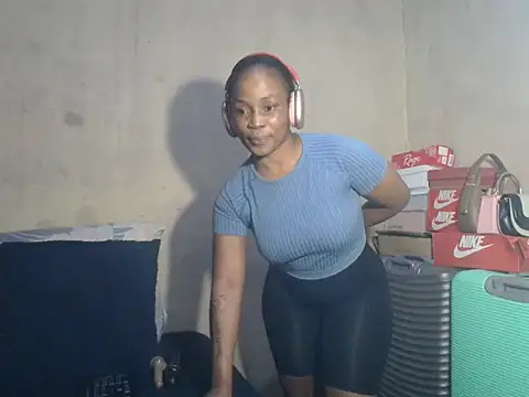 Lindabee200 online show from 05-10-26, 03:01