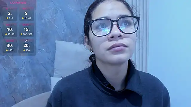 Snapshot of alina_sauvage chatting on 05-14-26, 11:39 alina sauvage online show from 05-14-26, 11:39