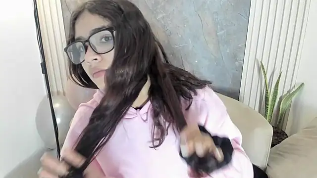 Snapshot of alina_sauvage chatting on 06-19-26, 11:14 alina sauvage online show from 06-19-26, 11:14