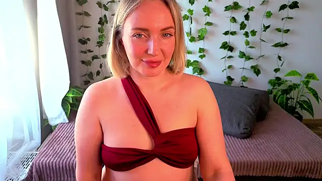 MonikFoxi online show from 04-29-26, 04:05