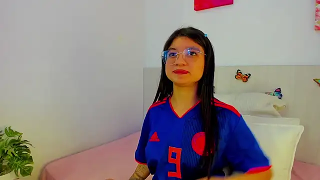 Snapshot of LindaCatalina_ chatting on 07-20-26, 12:51 LindaCatalina online show from 07-20-26, 12:51