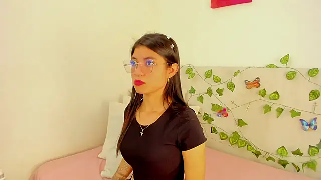 Snapshot of LindaCatalina_ chatting on 07-25-26, 12:47 LindaCatalina online show from 07-25-26, 12:47
