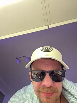 Snapshot of stefhart chatting on 03-30-26, 08:21 stefhart online show from 03-30-26, 08:21