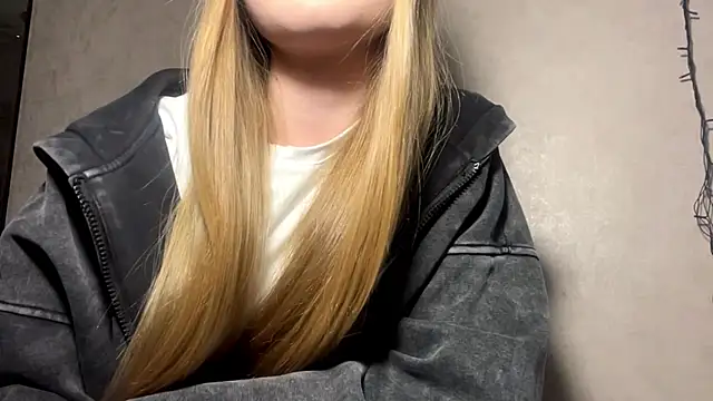 CarolineNine online show from 04-28-26, 04:23