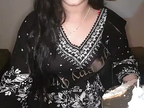Snapshot of urvashi_rai chatting on 06-12-26, 06:51 urvashi rai online show from 06-12-26, 06:51