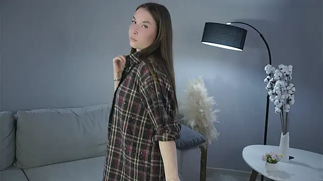 Snapshot of UshaDudney chatting on 03-21-26, 03:22 UshaDudney online show from 03-21-26, 03:22