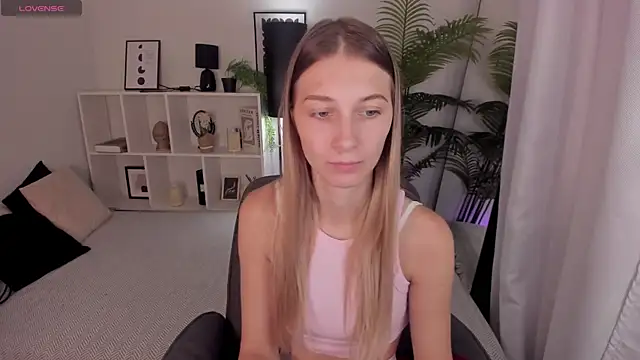 LauraPurr online show from 07-16-26, 06:30