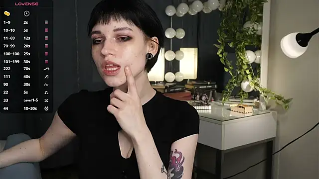 RubieNibbs online show from 04-19-26, 06:54