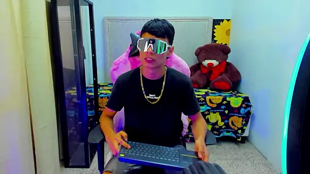 Dayron lee  online show from 03-22-26, 09:18