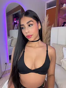 Snapshot of Rossie_Blooms chatting on 05-16-26, 11:14 Rossie Blooms online show from 05-16-26, 11:14