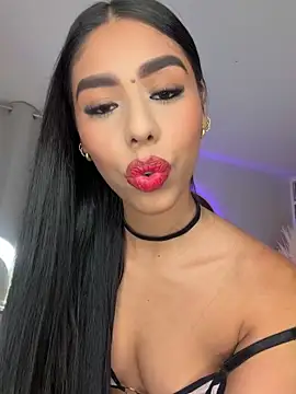 Snapshot of Rossie_Blooms chatting on 05-17-26, 07:43 Rossie Blooms online show from 05-17-26, 07:43
