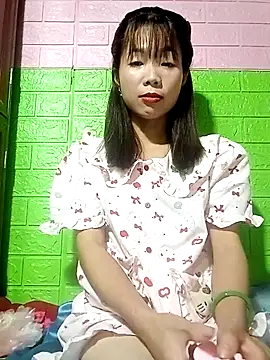 AmyLinee01 online show from 04-23-26, 03:03
