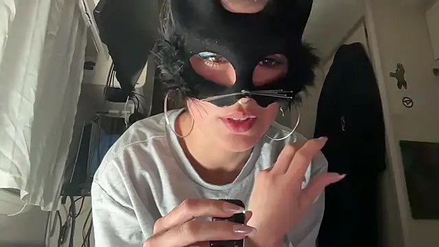 Snapshot of SilentScreamsVan- chatting on 04-11-26, 10:25 SilentScreamsVan- online show from 04-11-26, 10:25