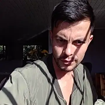 Snapshot of EdwardRoldan chatting on 03-21-26, 12:54 EdwardRoldan online show from 03-21-26, 12:54