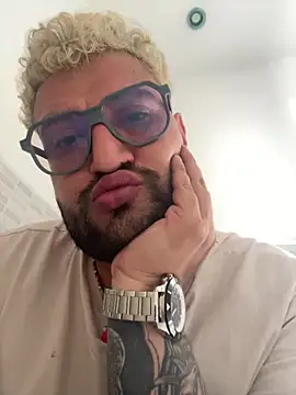 julichuby online show from 04-29-26, 04:00