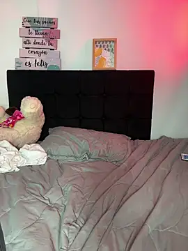 Miia coollins online show from 04-15-26, 07:58