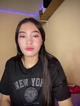 Itze Mua online show from 04-15-26, 11:06