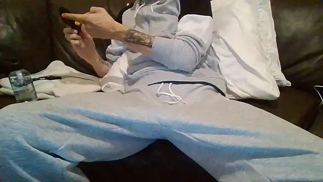 Snapshot of feetlovrr94 chatting on 04-08-26, 02:22 feetlovrr94 online show from 04-08-26, 02:22
