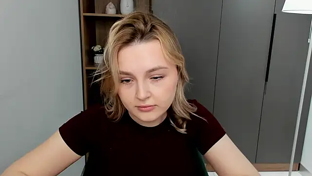 Snapshot of LorriMonz chatting on 03-26-26, 06:41 LorriMonz online show from 03-26-26, 06:41