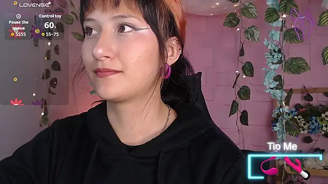 Snapshot of eyes_moonn chatting on 03-28-26, 11:21 eyes moonn online show from 03-28-26, 11:21
